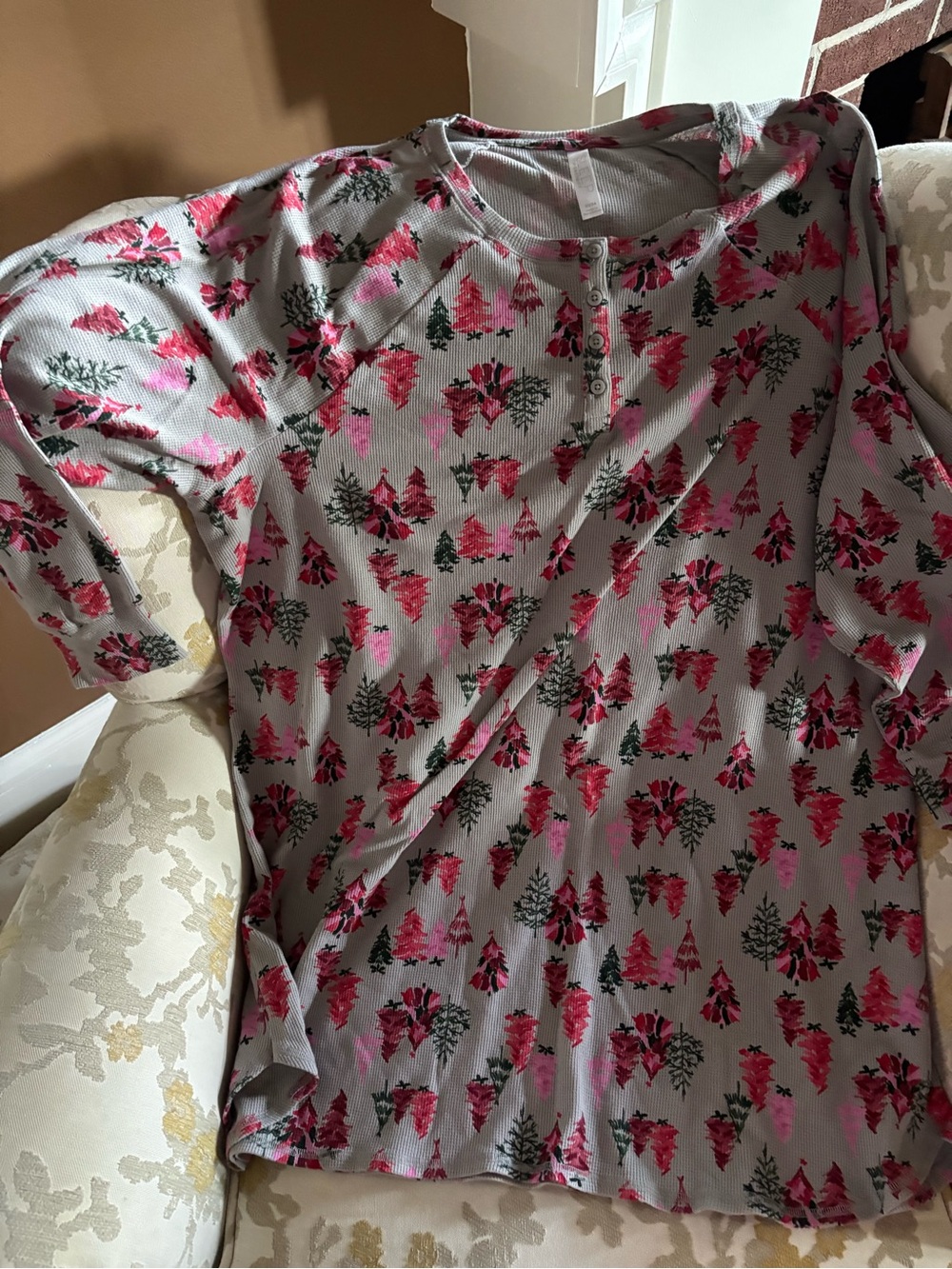 Women's Pink & Green Tree-Print Henley Pajama Shirt
